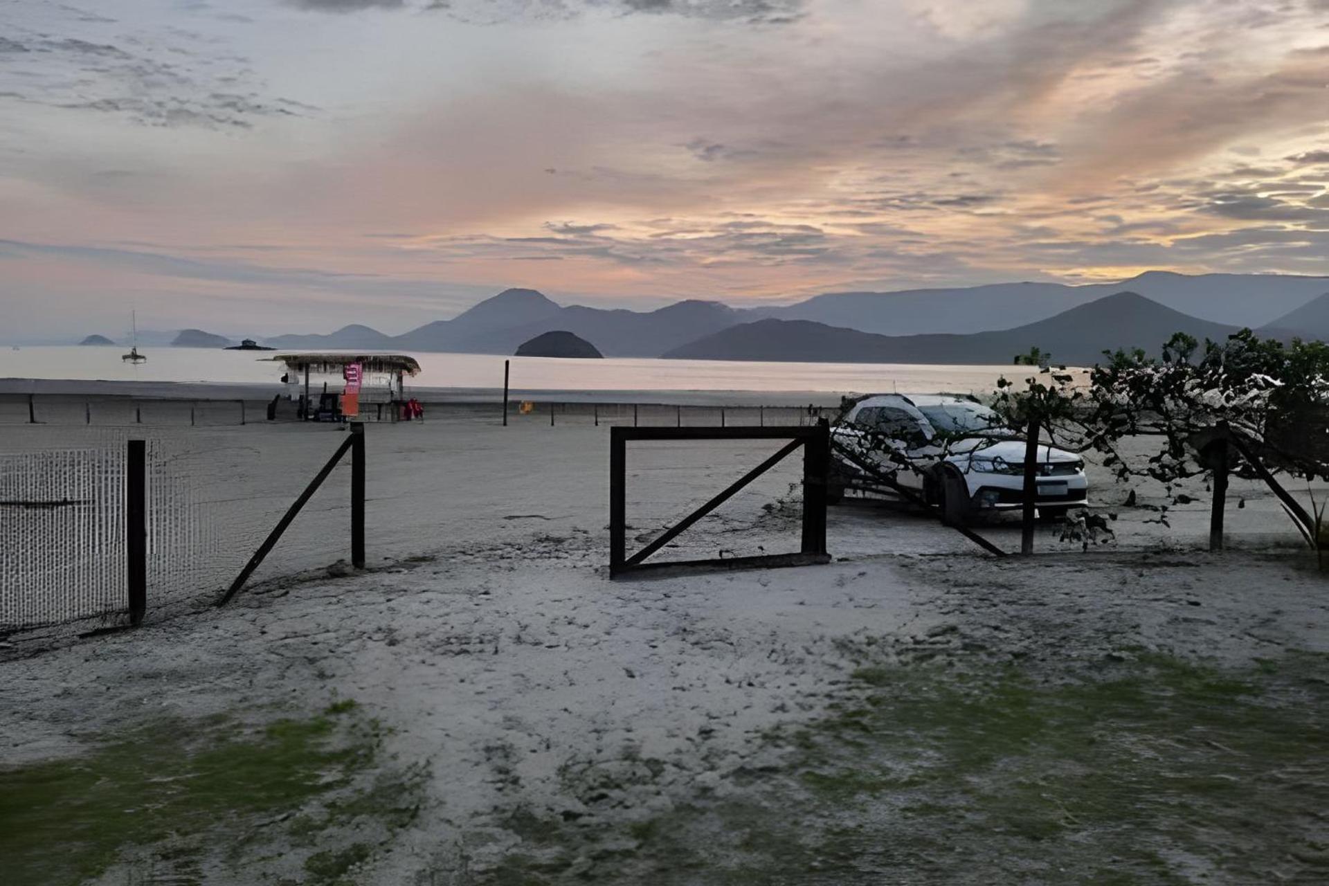 TF02 - Casa 42 Estaleiro - frente para o mar Ubatuba Exterior foto