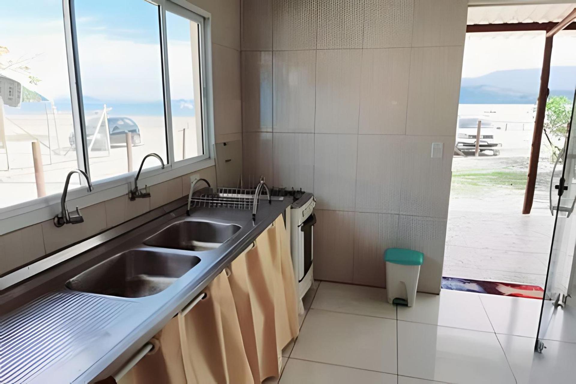 TF02 - Casa 42 Estaleiro - frente para o mar Ubatuba Exterior foto